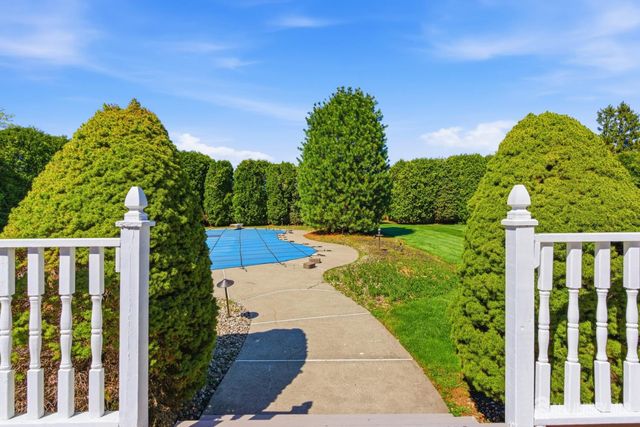 4 Allison Court, Edison, NJ 08820