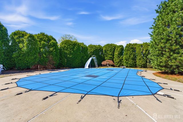4 Allison Court, Edison, NJ 08820