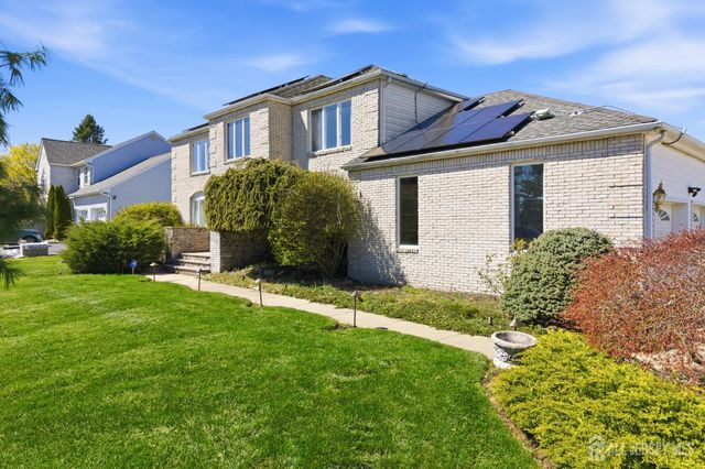 4 Allison Court, Edison, NJ 08820