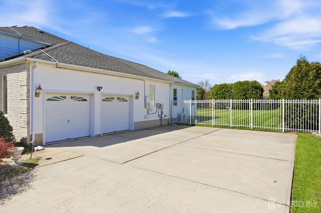4 Allison Court, Edison, NJ 08820