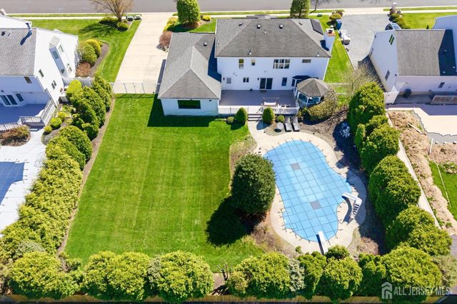4 Allison Court, Edison, NJ 08820