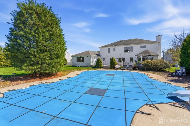 4 Allison Court, Edison, NJ 08820