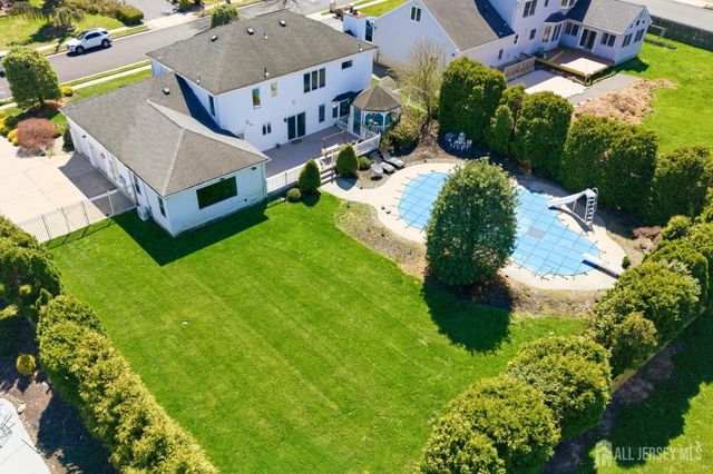 4 Allison Court, Edison, NJ 08820
