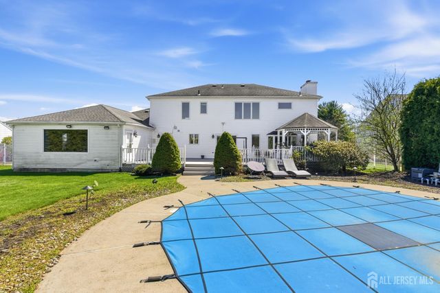 4 Allison Court, Edison, NJ 08820