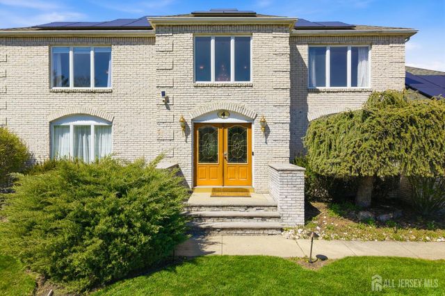 4 Allison Court, Edison, NJ 08820