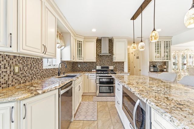 4 Allison Court, Edison, NJ 08820