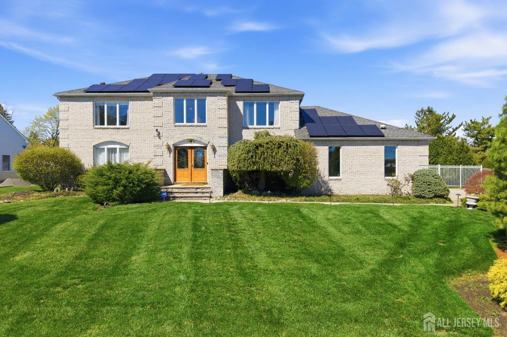 4 Allison Court, Edison, NJ 08820