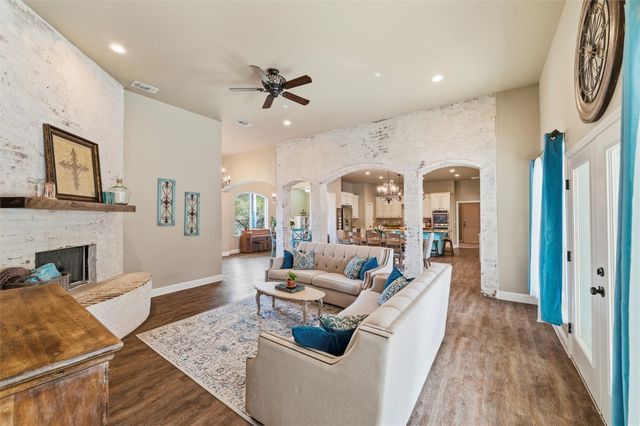 128 E Remuda Court, Fort Worth, TX 76108