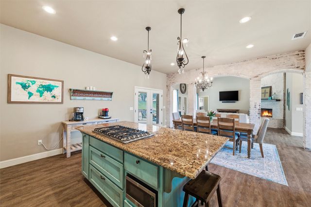 128 E Remuda Court, Fort Worth, TX 76108