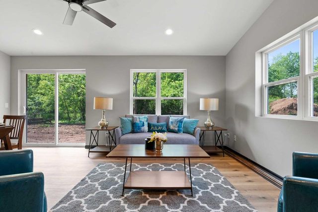 1910 SOUTHLAND LANE, New London, WI 54961