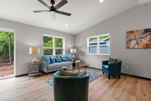 1910 SOUTHLAND LANE, New London, WI 54961