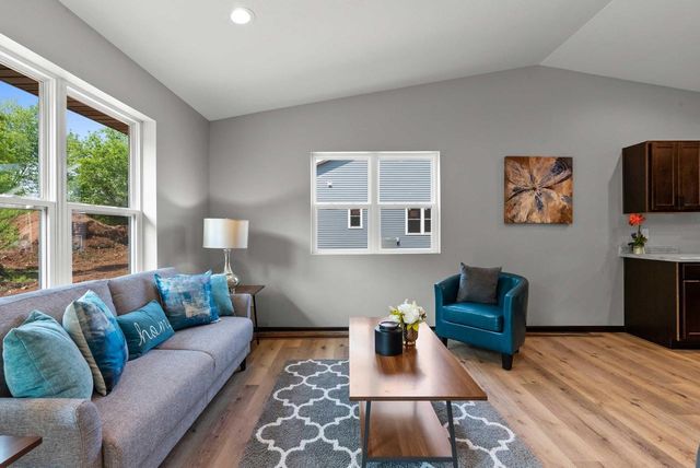 1910 SOUTHLAND LANE, New London, WI 54961