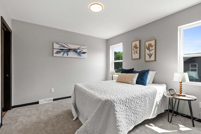 1910 SOUTHLAND LANE, New London, WI 54961