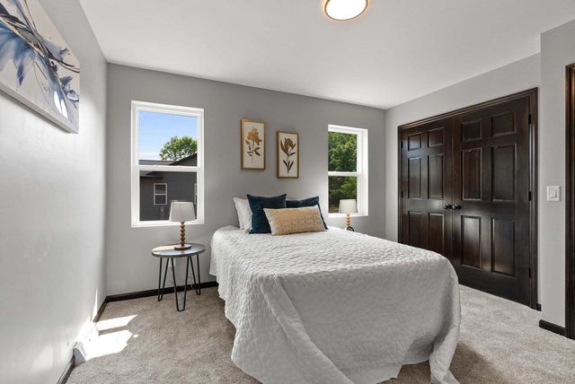 1910 SOUTHLAND LANE, New London, WI 54961