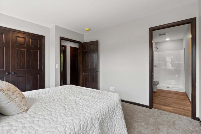 1910 SOUTHLAND LANE, New London, WI 54961