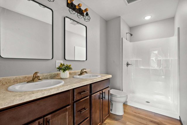 1910 SOUTHLAND LANE, New London, WI 54961