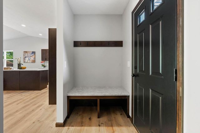 1910 SOUTHLAND LANE, New London, WI 54961