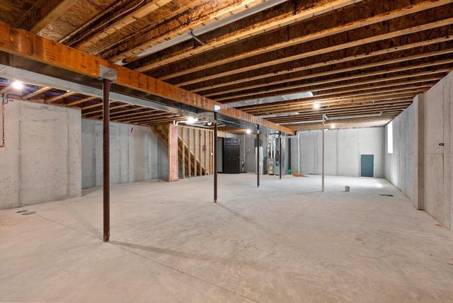 1910 SOUTHLAND LANE, New London, WI 54961