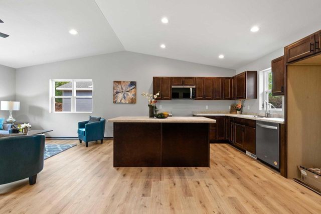 1910 SOUTHLAND LANE, New London, WI 54961