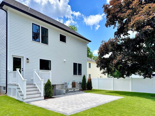 6 Intervale Rd, Wellesley, MA 02481
