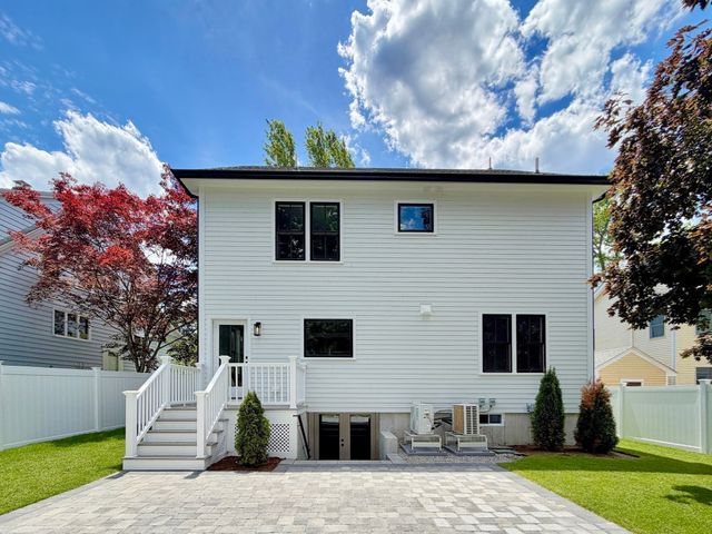 6 Intervale Rd, Wellesley, MA 02481