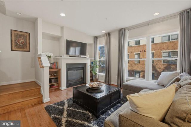 12183 WAVELAND ST, Fairfax, VA 22033