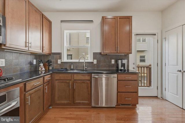 12183 WAVELAND ST, Fairfax, VA 22033