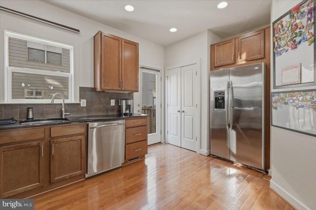 12183 WAVELAND ST, Fairfax, VA 22033