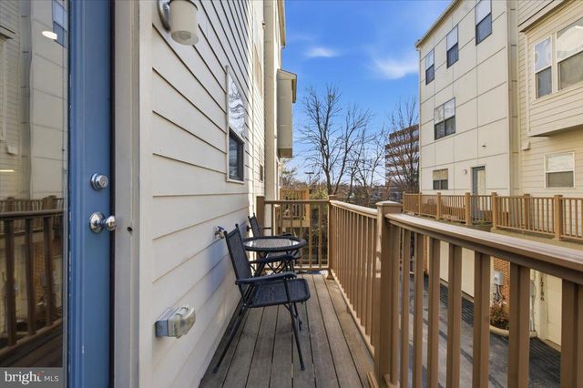 12183 WAVELAND ST, Fairfax, VA 22033