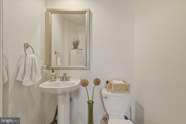 12183 WAVELAND ST, Fairfax, VA 22033