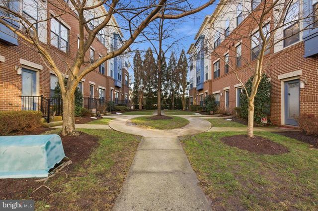 12183 WAVELAND ST, Fairfax, VA 22033