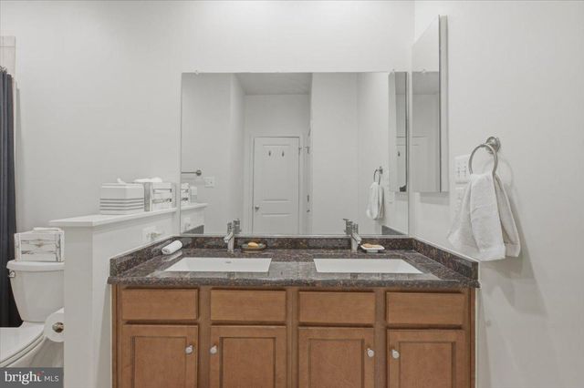 12183 WAVELAND ST, Fairfax, VA 22033