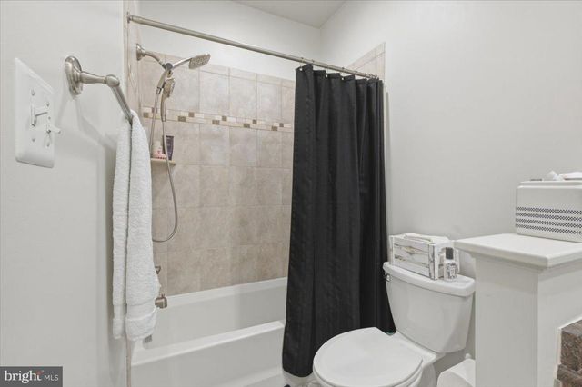 12183 WAVELAND ST, Fairfax, VA 22033