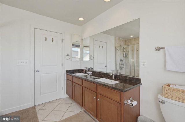 12183 WAVELAND ST, Fairfax, VA 22033