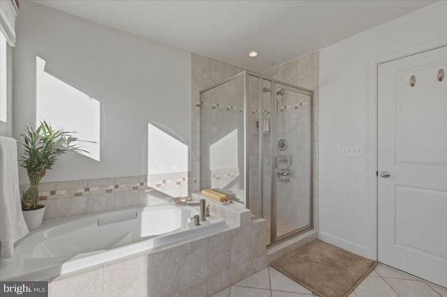 12183 WAVELAND ST, Fairfax, VA 22033