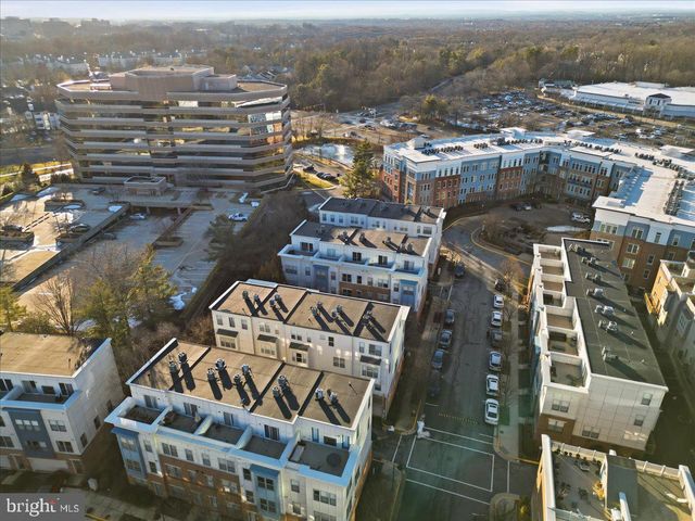 12183 WAVELAND ST, Fairfax, VA 22033