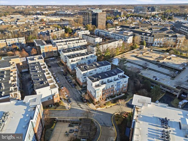 12183 WAVELAND ST, Fairfax, VA 22033