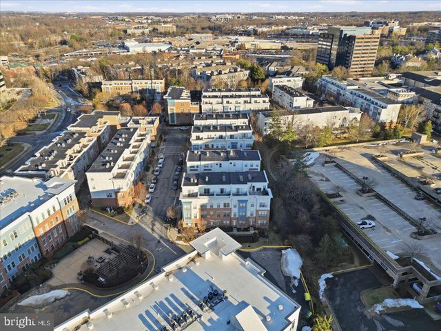 12183 WAVELAND ST, Fairfax, VA 22033