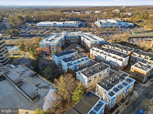 12183 WAVELAND ST, Fairfax, VA 22033