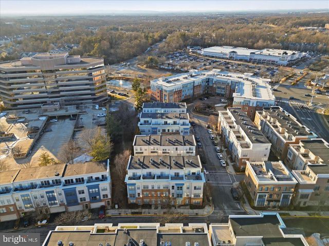 12183 WAVELAND ST, Fairfax, VA 22033