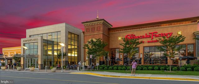 12183 WAVELAND ST, Fairfax, VA 22033