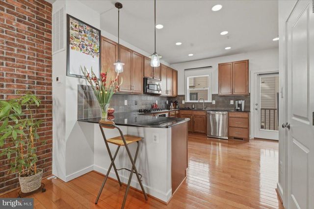 12183 WAVELAND ST, Fairfax, VA 22033