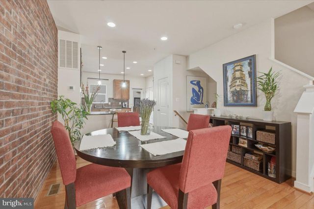 12183 WAVELAND ST, Fairfax, VA 22033