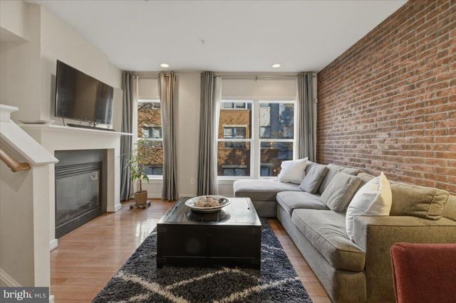 12183 WAVELAND ST, Fairfax, VA 22033