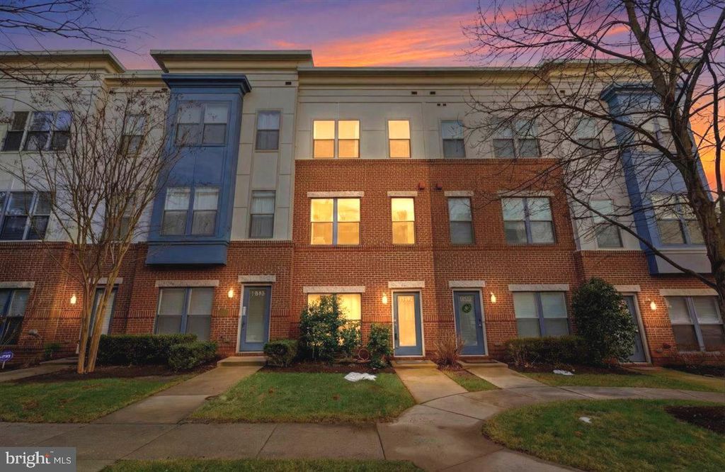 12183 WAVELAND ST, Fairfax, VA 22033