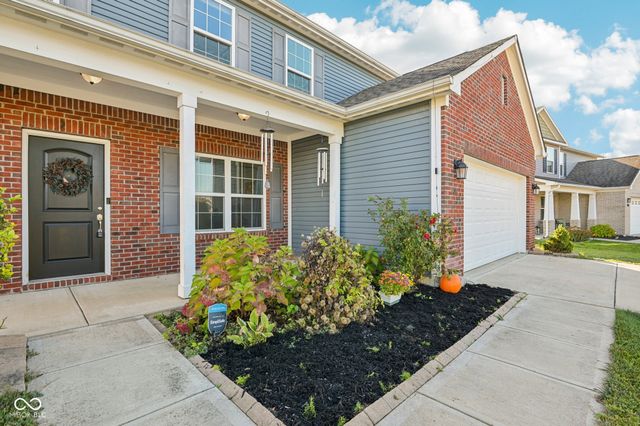1749 N Creekwater Pass, Greenfield, IN 46140