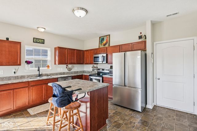 1749 N Creekwater Pass, Greenfield, IN 46140