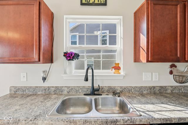 1749 N Creekwater Pass, Greenfield, IN 46140