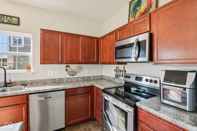 1749 N Creekwater Pass, Greenfield, IN 46140