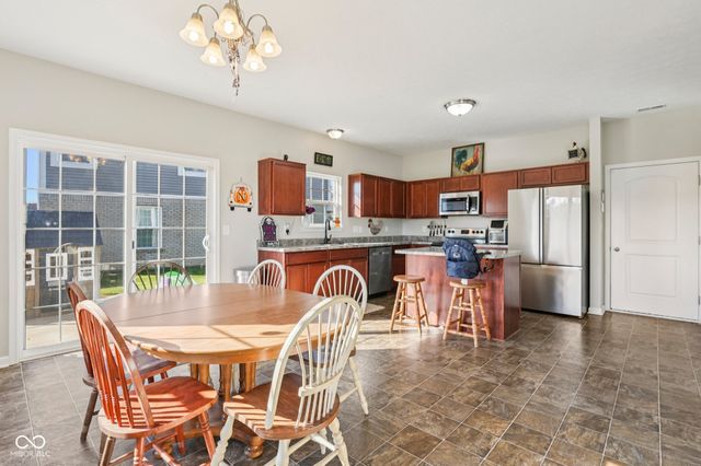 1749 N Creekwater Pass, Greenfield, IN 46140